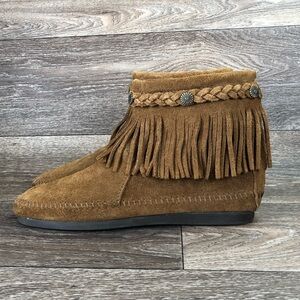 Minnetonka High Top Back Zip Single Layer Fringe Ankle Boot Women'a 8 Western